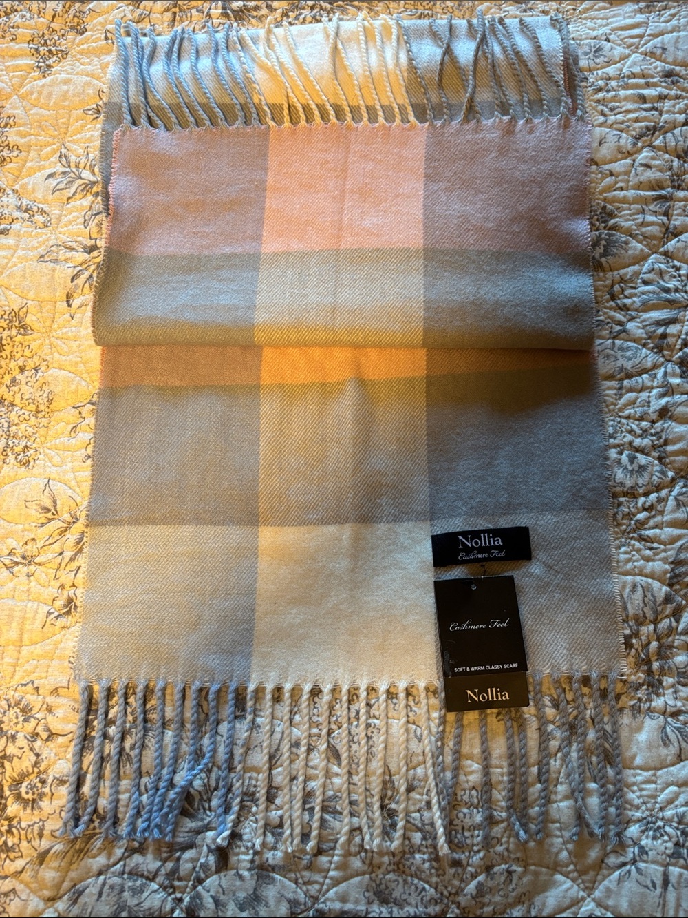 Soft Cashmere-feel Plaid Scarf in Gray and Cream
